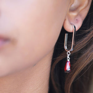 MONO-POMEGRANATE SILVER L-SHAPE HOOP EARRINGS