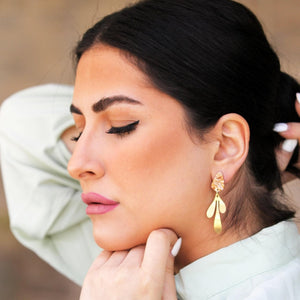 THE TEAR-DROP EARRINGS