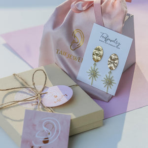 THE FESTIVE EARRINGS