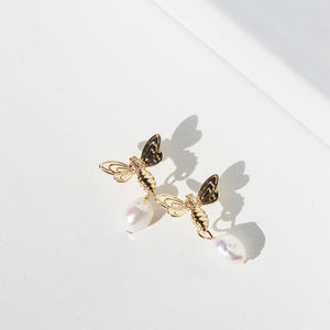 PEARL BEE STUD EARRINGS