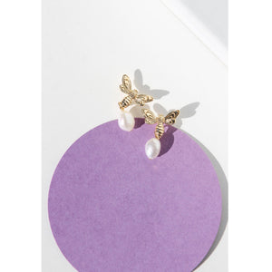 PEARL BEE STUD EARRINGS