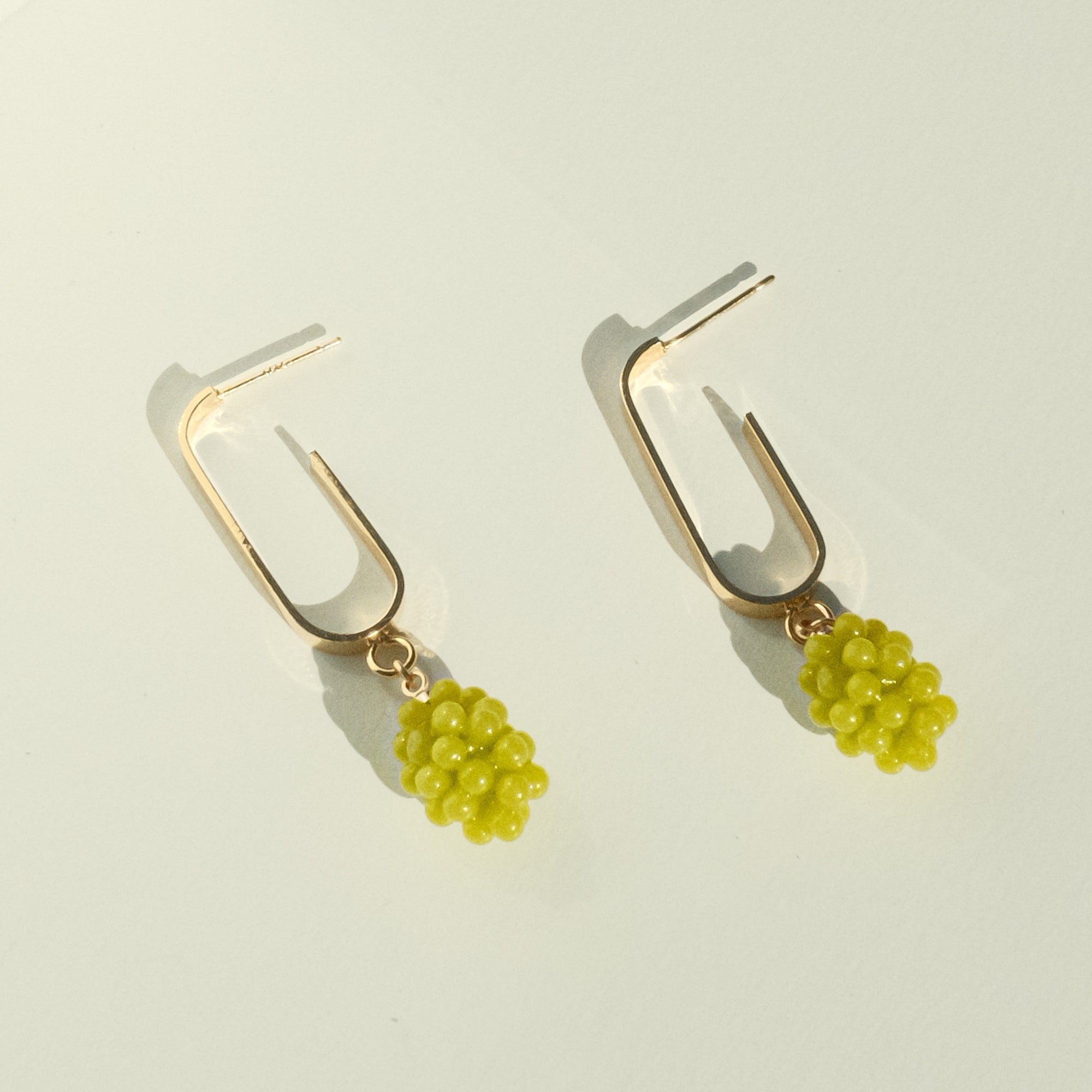 L-SHAPE GRAPE EARRINGS