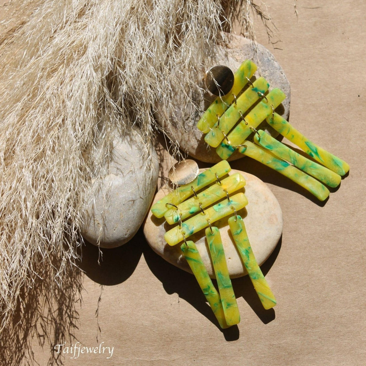 THE HELEBERIOUS EARRINGS