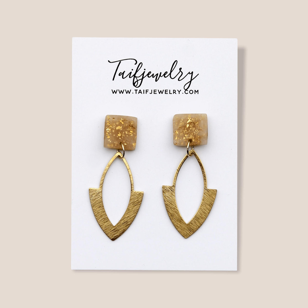 THE DIAMOND-SHAPE EARRINGS.