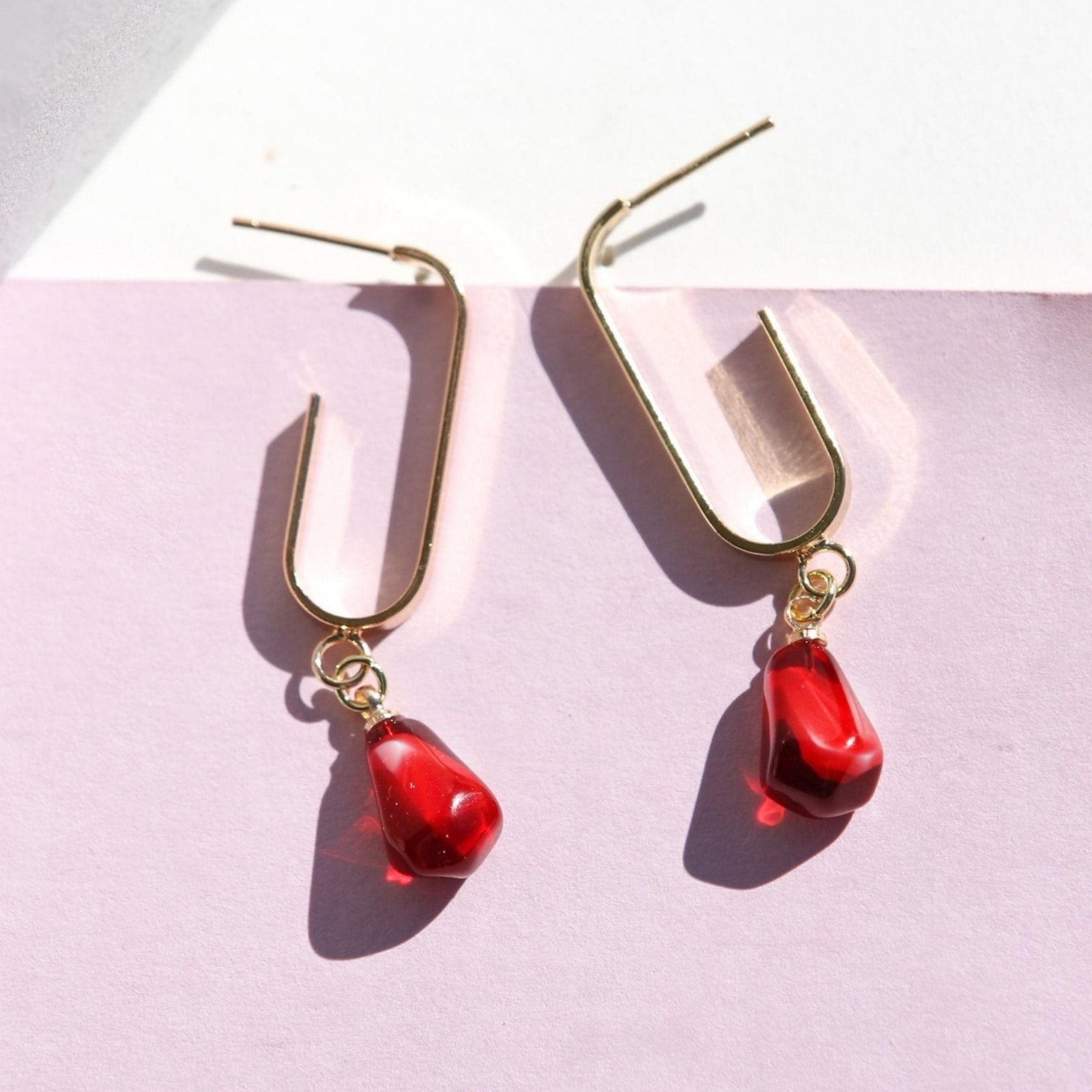 MONO-POMEGRANATE L-SHAPE HOOP EARRINGS