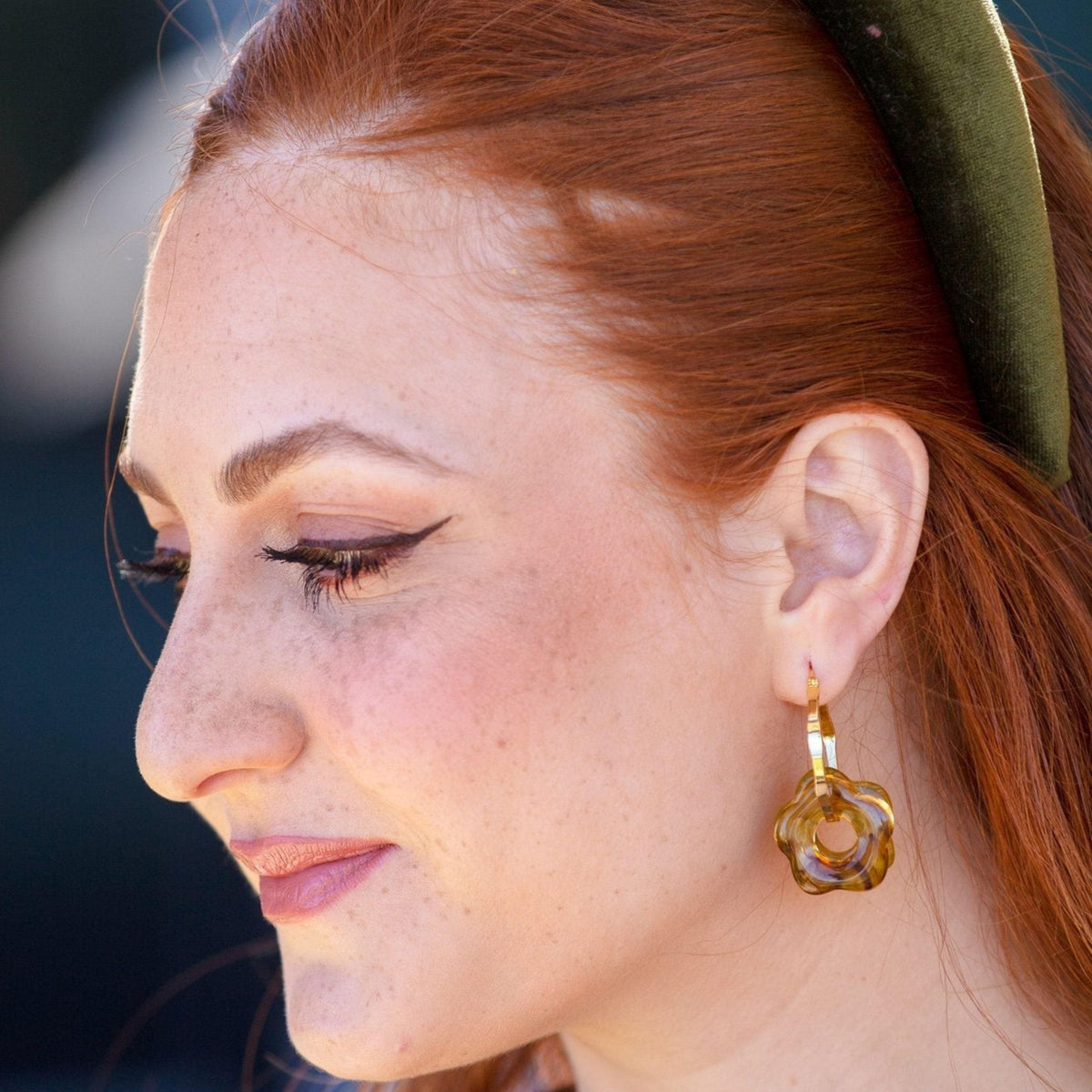 FLORAL RESIN HOOP EARRINGS